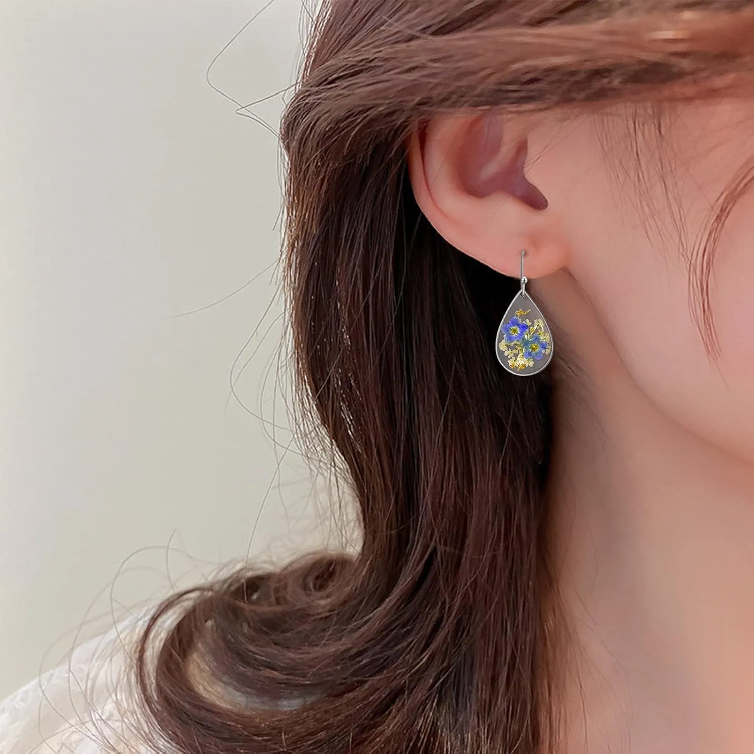 Pressed Flower Earrings,Handmade Forget-Me-Not and Queen Anne's Lace Pressed Wildflower Earrings,Unique Resin Drop Dangle Plant Earrings,Ideal for your birthday party, Christmas, Gift-giving(Silver)